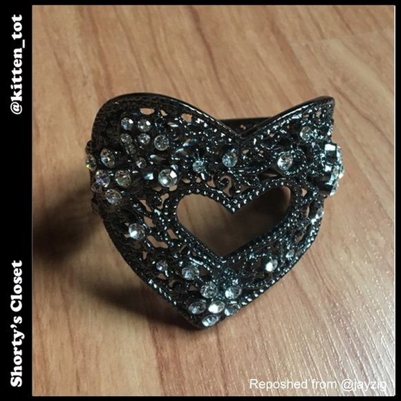 Like new! Metal & rhinestone heart bracelet - Picture 1 of 7